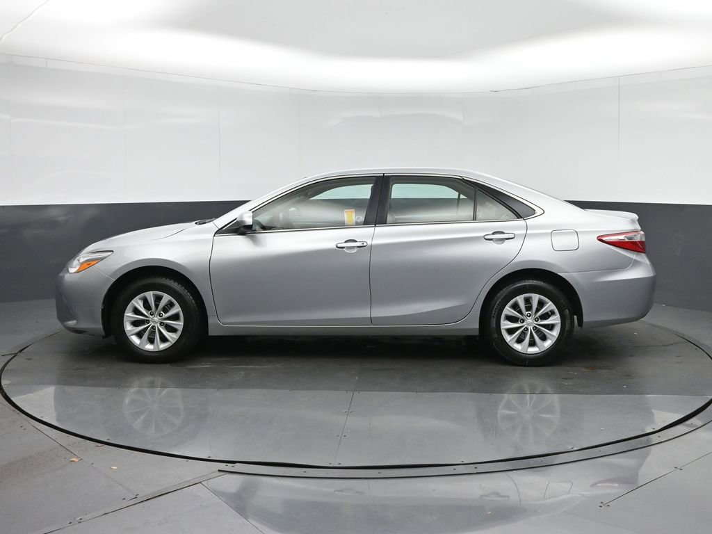 Used 2017 Toyota Camry LE image 4