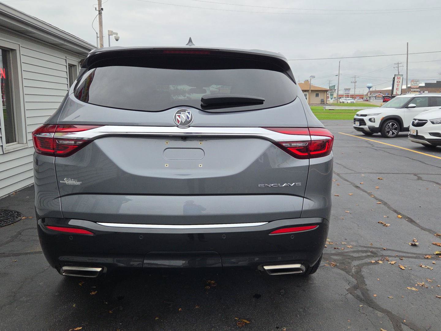 Used 2019 Buick Enclave Essence FWD image 4