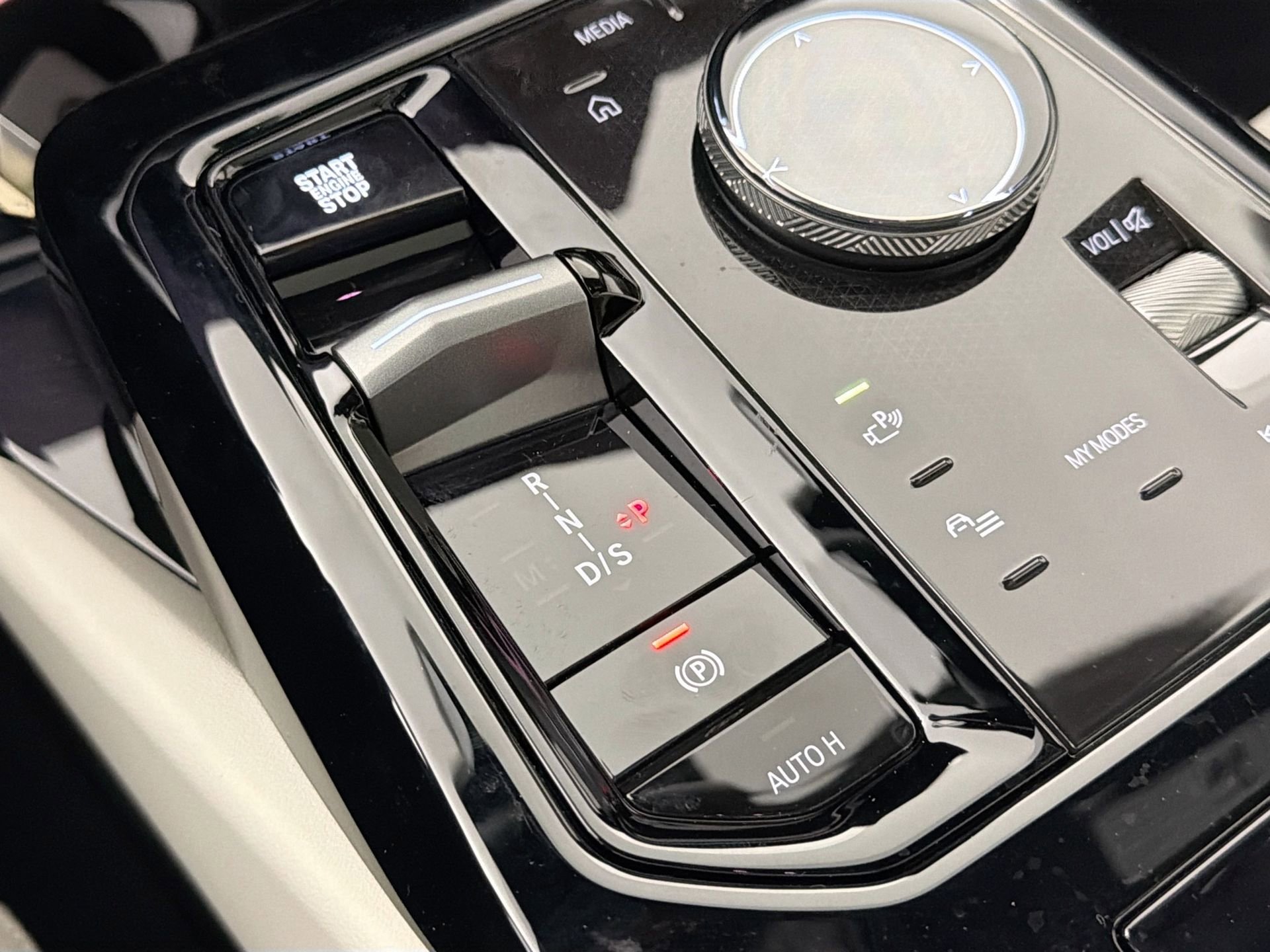 New 2026 BMW 550e xDrive w/ Premium Package image 17