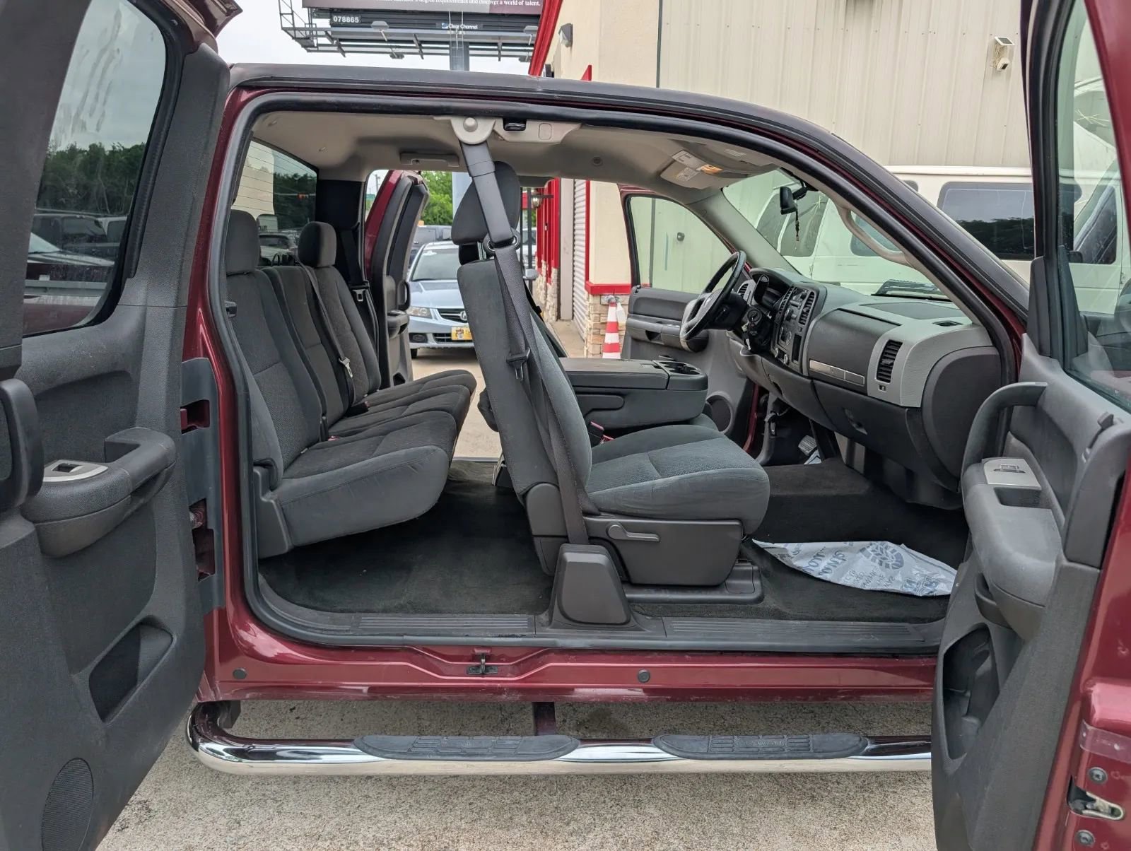Used 2008 Chevrolet Silverado 1500 LT w/ Texas Edition RWD image 6