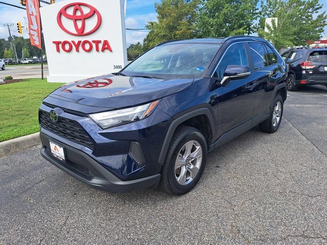 Used 2025 Toyota RAV4 XLE AWD/4WD image 2