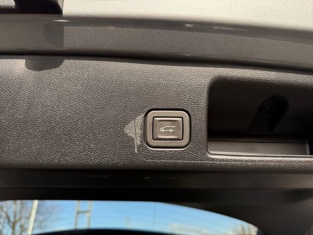 Used 2025 Chevrolet Equinox EV RS image 36