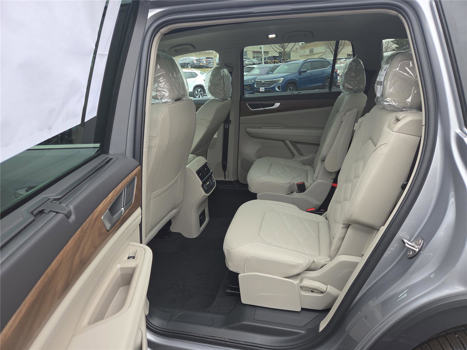 New 2026 Volkswagen Atlas SE image 25