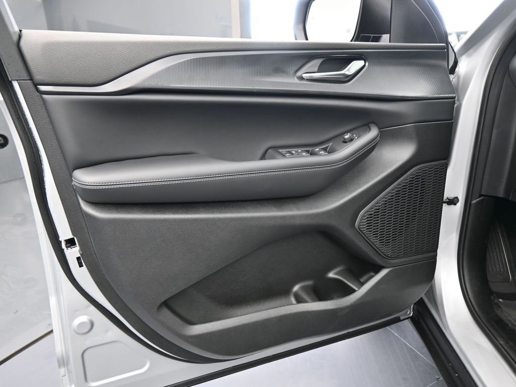 New 2026 Jeep Grand Cherokee Laredo X image 16