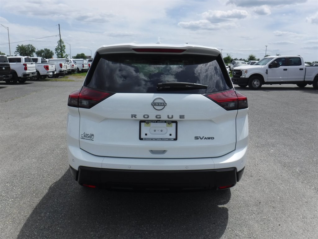 Used 2024 Nissan Rogue SV AWD/4WD image 5