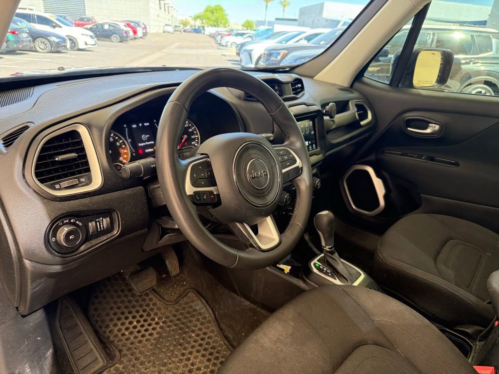 Used 2018 Jeep Renegade Latitude w/ Popular Equipment Group image 17