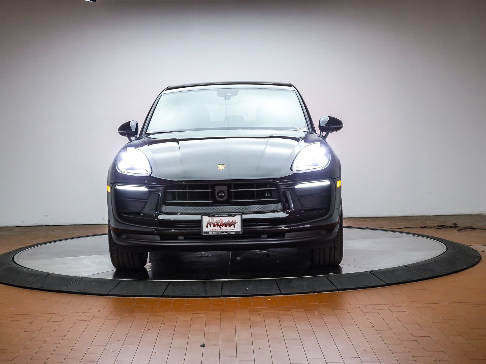 Certified 2026 Porsche Macan AWD/4WD image 15
