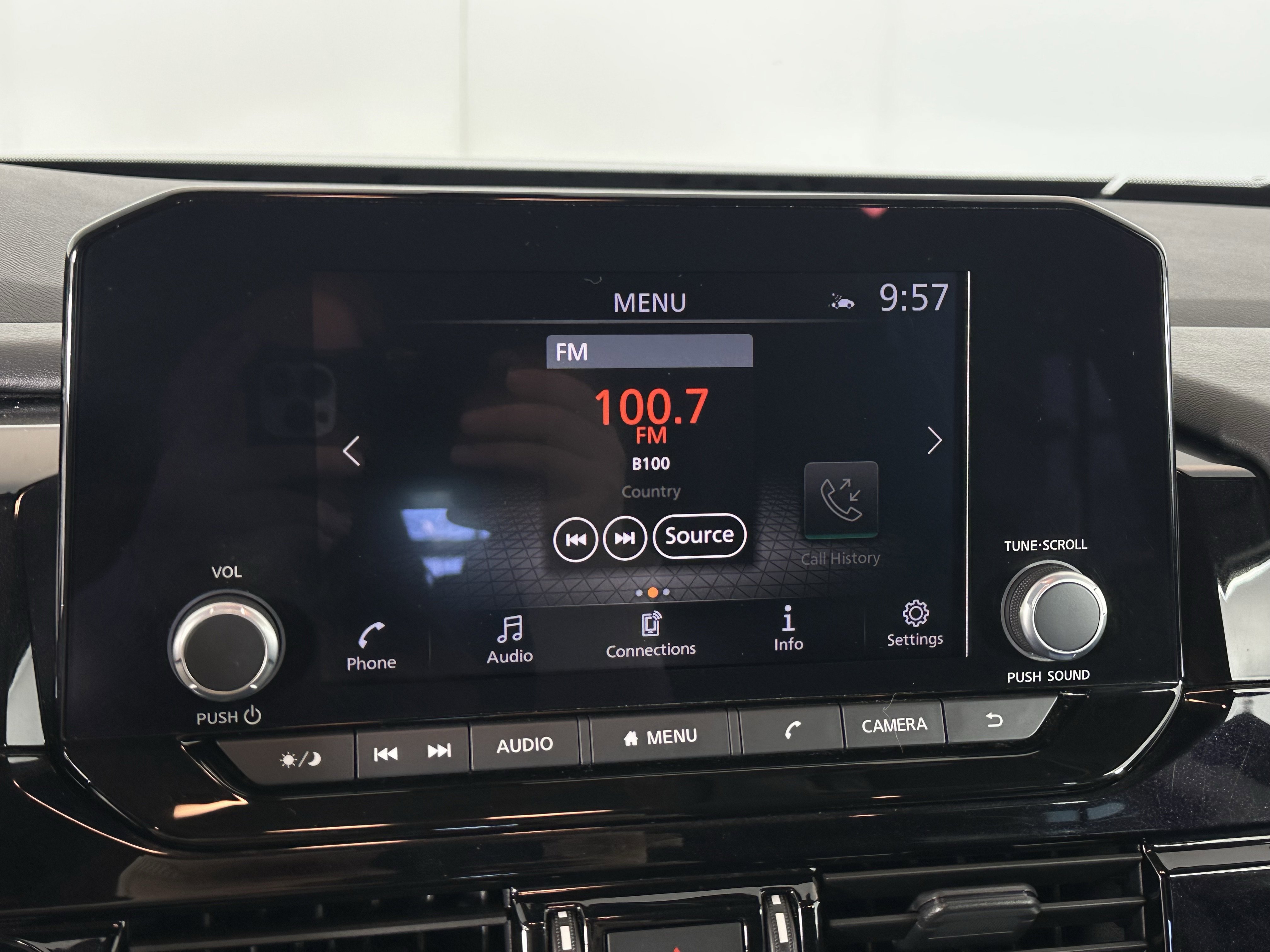 Used 2023 Nissan Pathfinder SV image 19