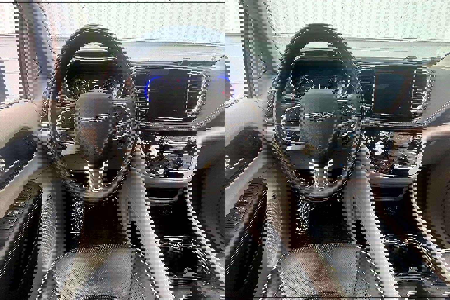 Used 2022 Chrysler Pacifica Limited image 6