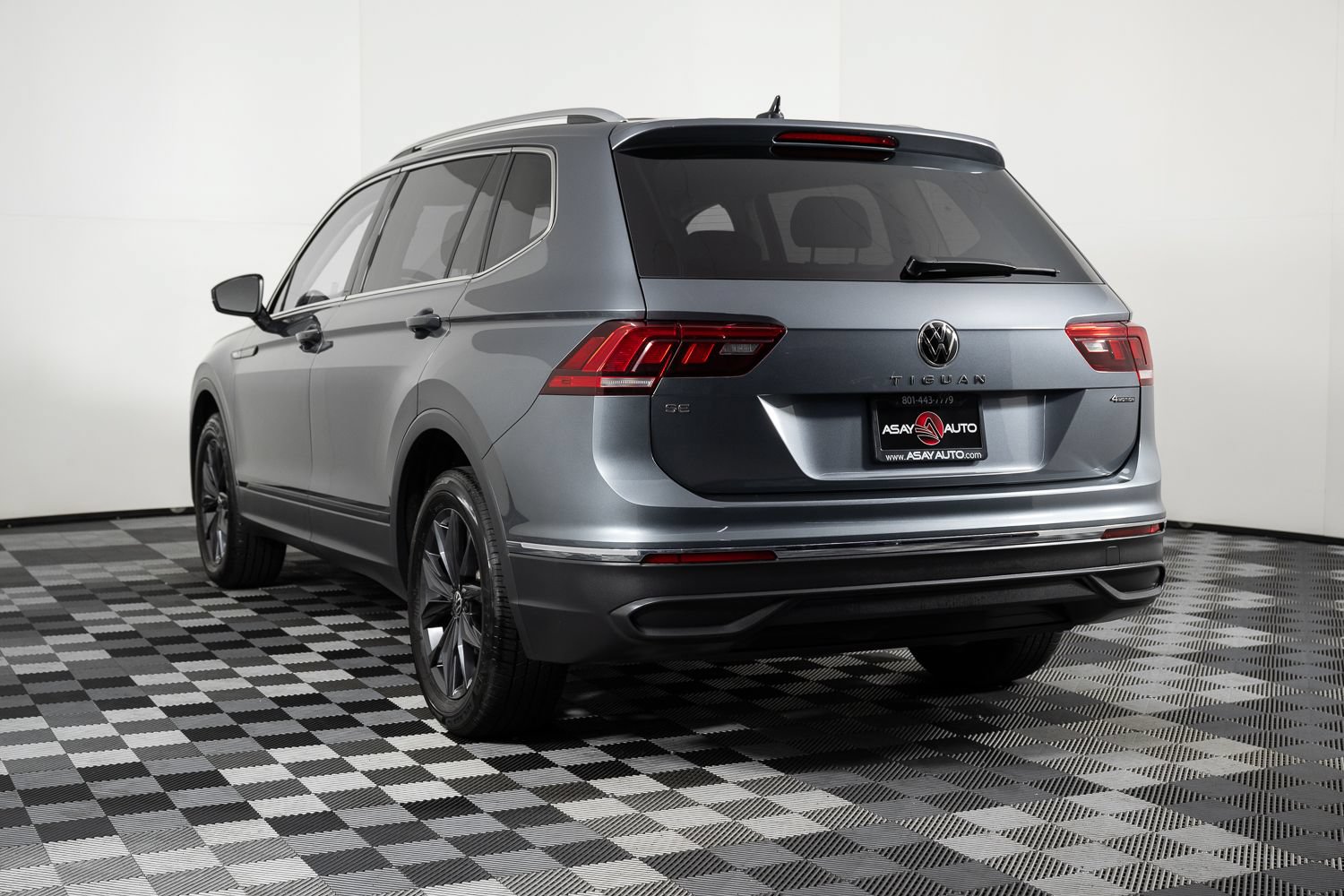 Used 2023 Volkswagen Tiguan SE AWD/4WD image 5