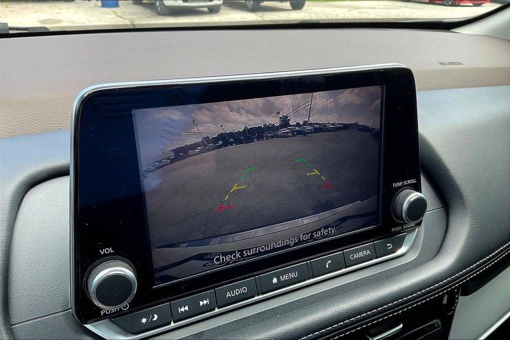 Used 2022 Nissan Rogue SV FWD image 14