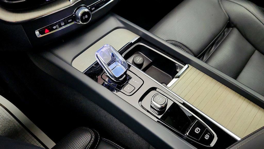 Used 2025 Volvo XC60 B5 Ultra w/ Protection Package Premier AWD/4WD image 17