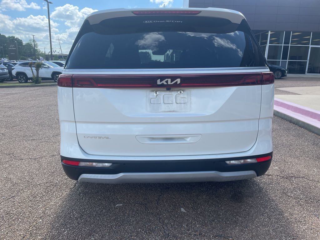 Used 2023 Kia Carnival LX image 7