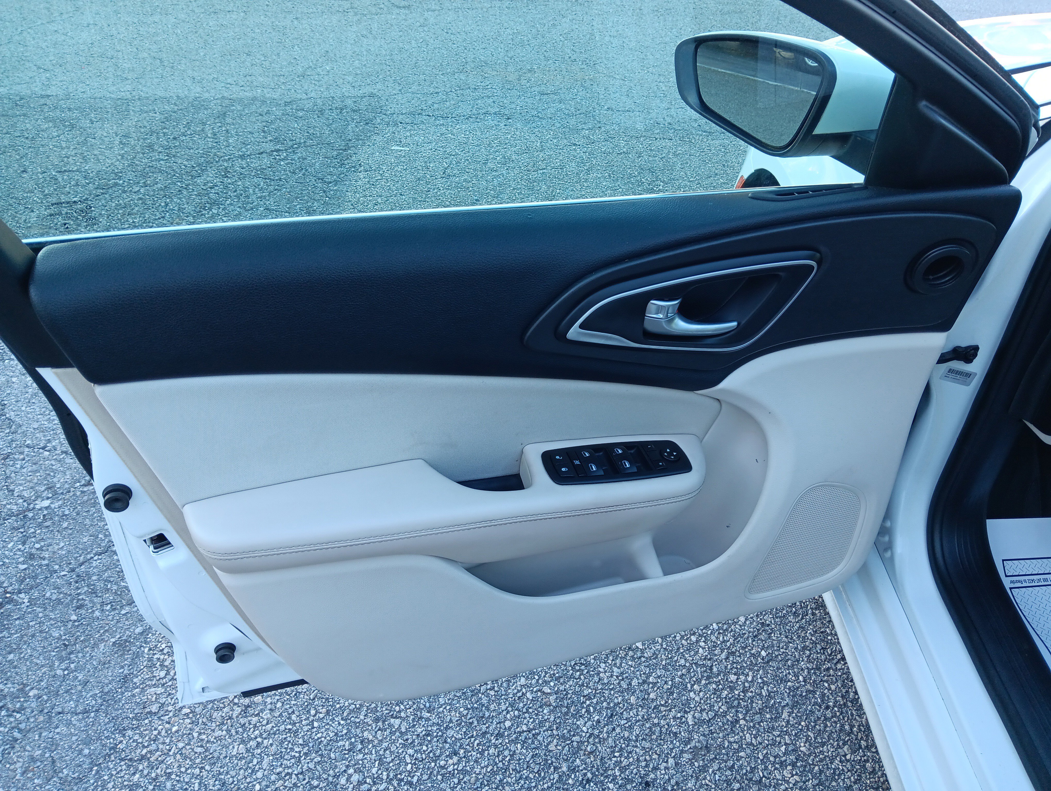Used 2016 Chrysler 200 Limited w/ Anniversary Edition FWD image 11