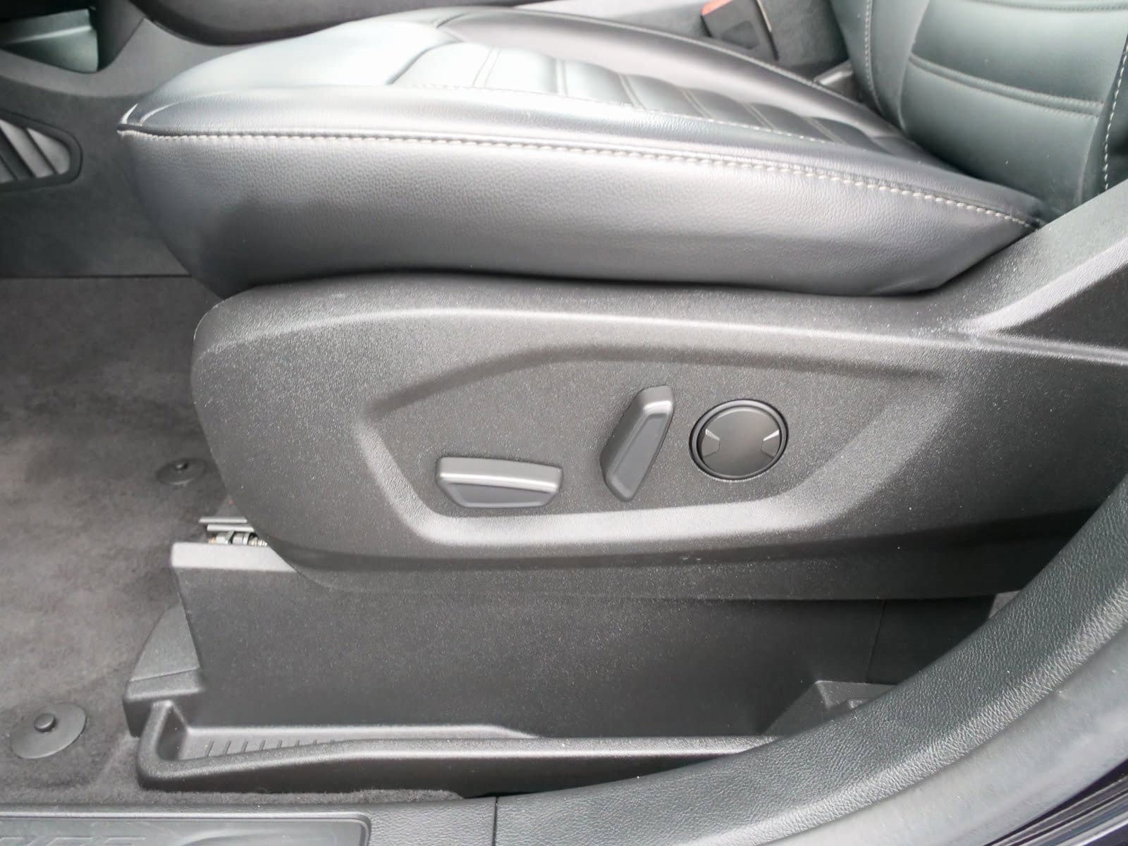 Used 2024 Ford Edge SEL image 17