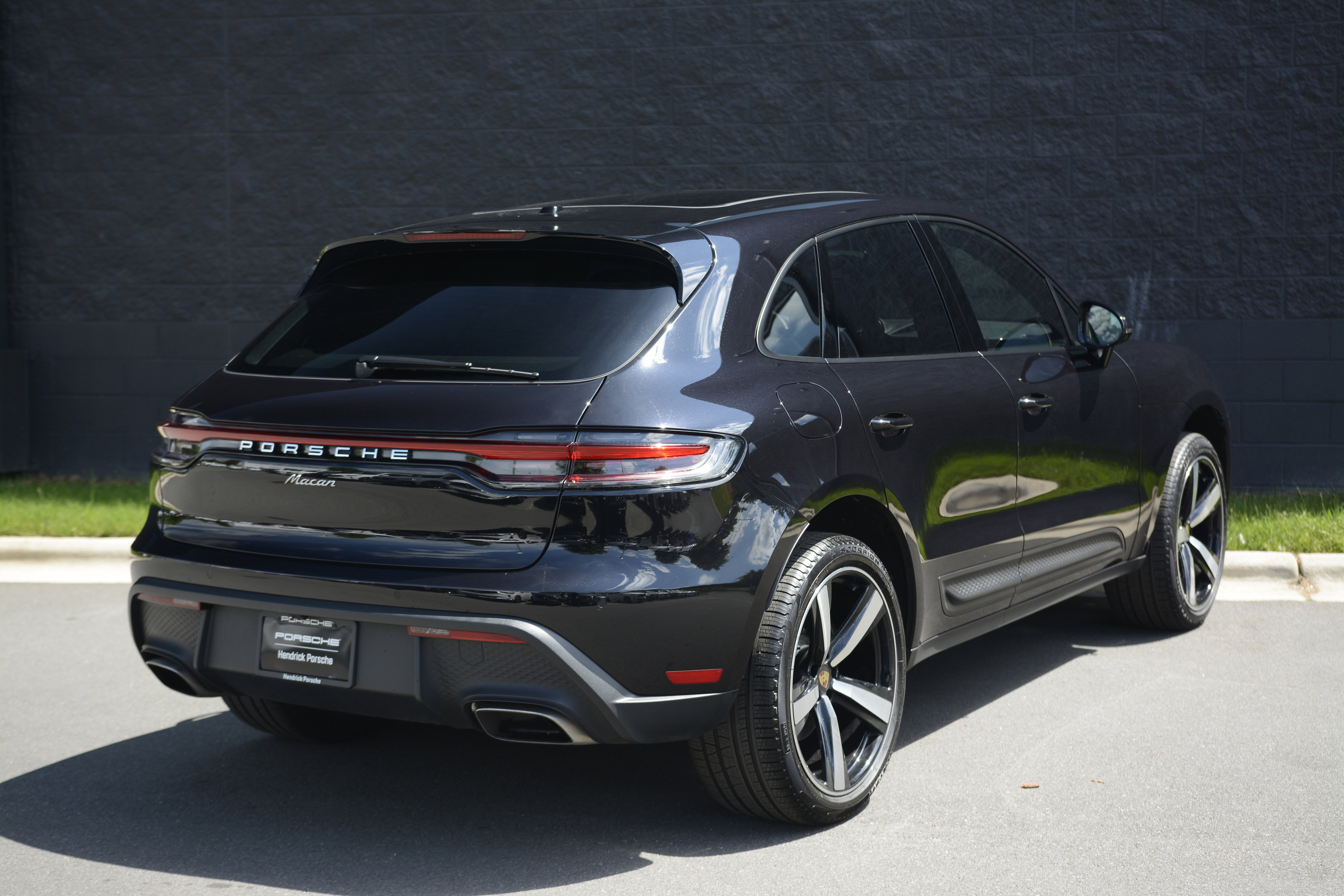 Certified 2026 Porsche Macan AWD/4WD image 7