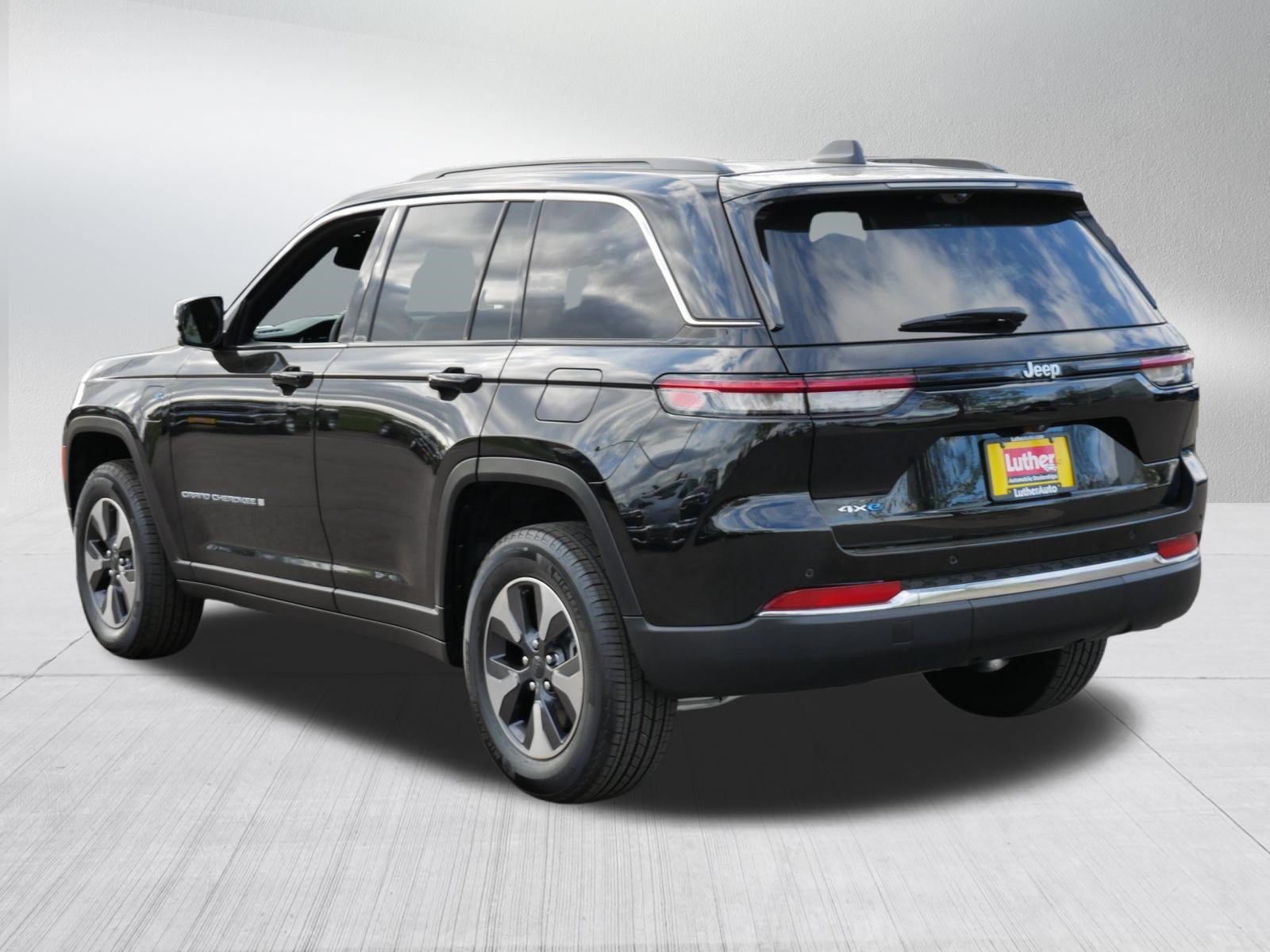 Used 2025 Jeep Grand Cherokee Limited 4xe w/ Luxury Tech Group II AWD/4WD image 5