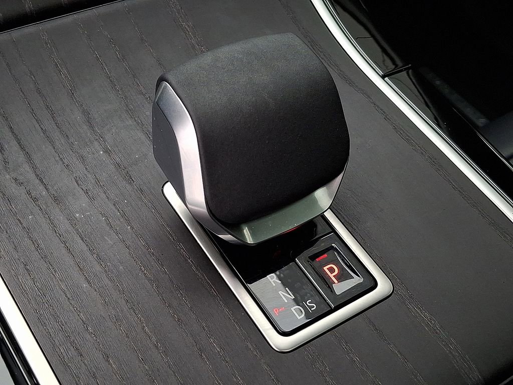 Certified 2026 Land Rover Range Rover Velar Dynamic SE AWD/4WD image 20