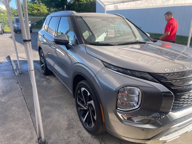 Used 2024 Mitsubishi Outlander SEL FWD image 2