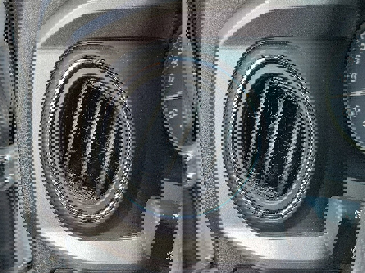 Used 2018 Toyota Tacoma Limited image 33