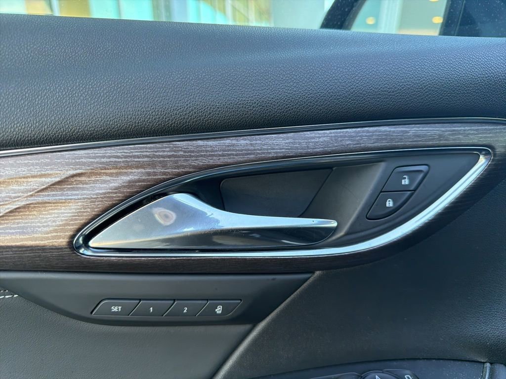 Used 2022 Buick Envision Avenir w/ Technology Package II image 21