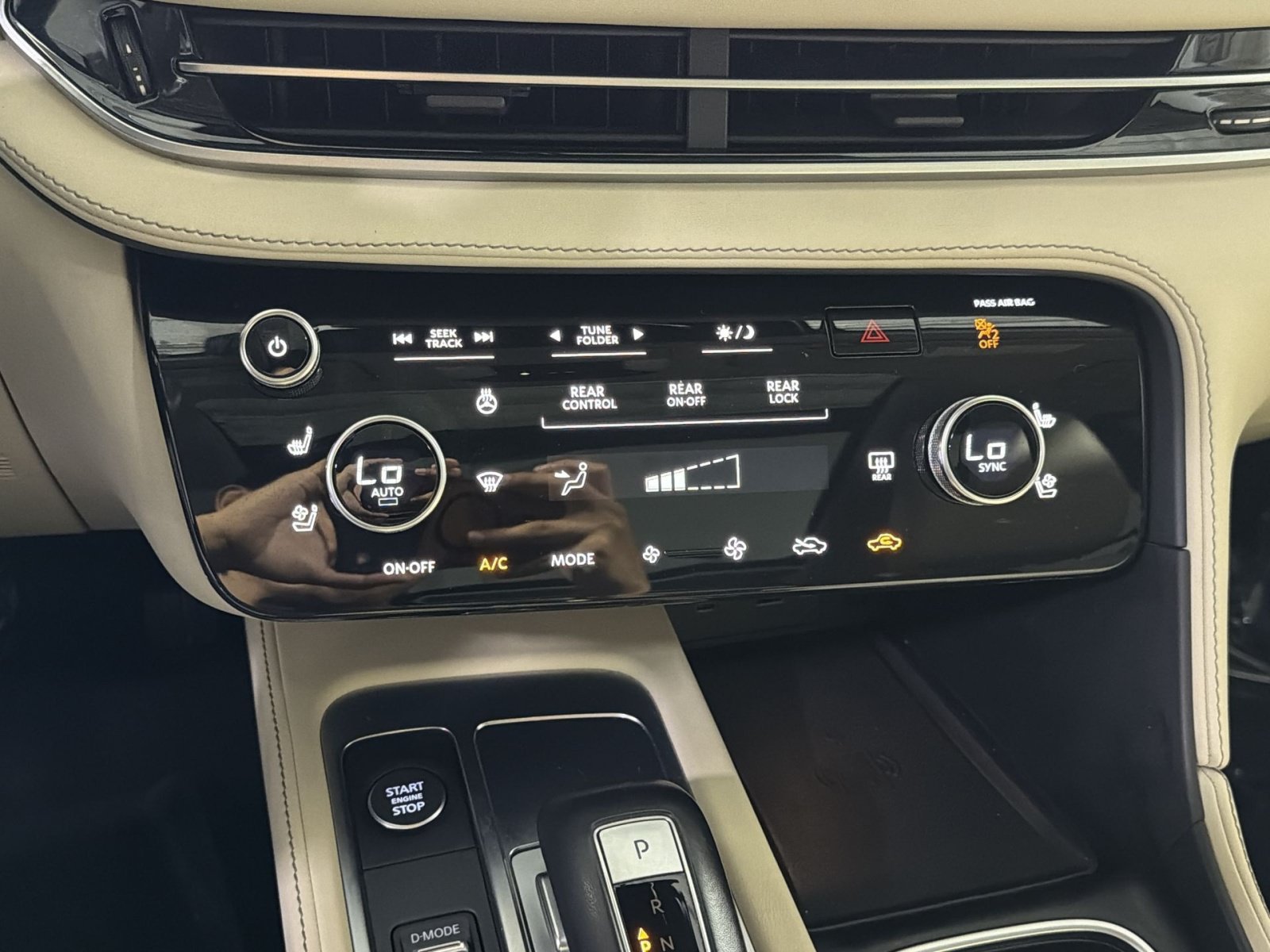 Used 2023 INFINITI QX60 Luxe w/ Cargo Package AWD/4WD image 23
