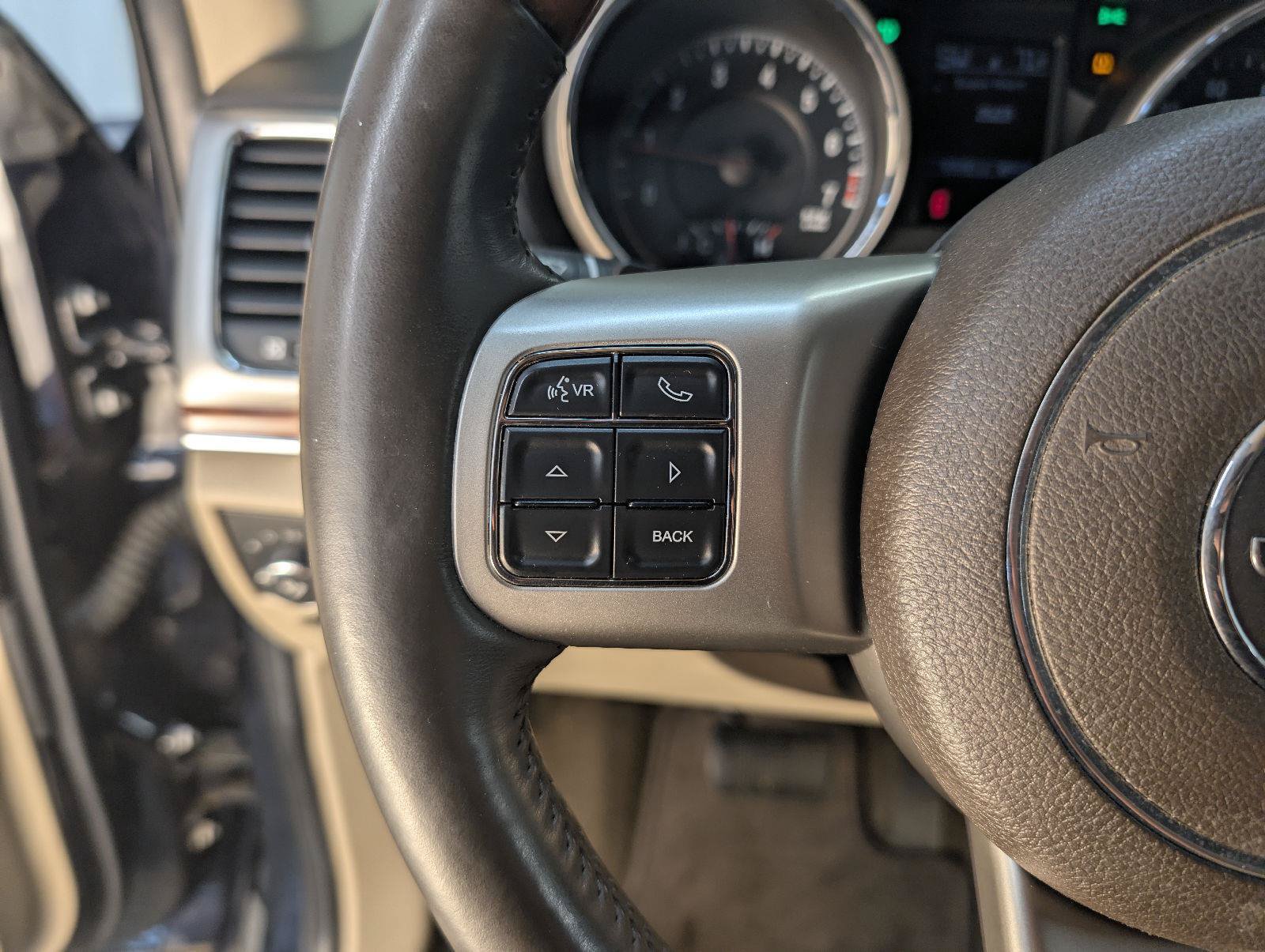 Used 2011 Jeep Grand Cherokee Overland AWD/4WD image 22