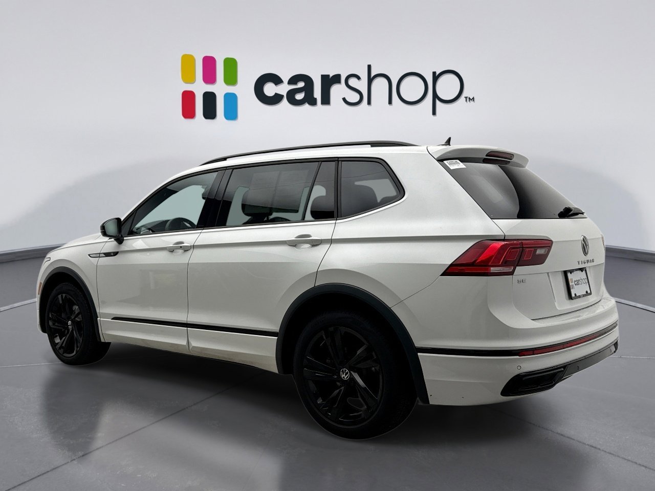 Used 2024 Volkswagen Tiguan SE R-Line image 3
