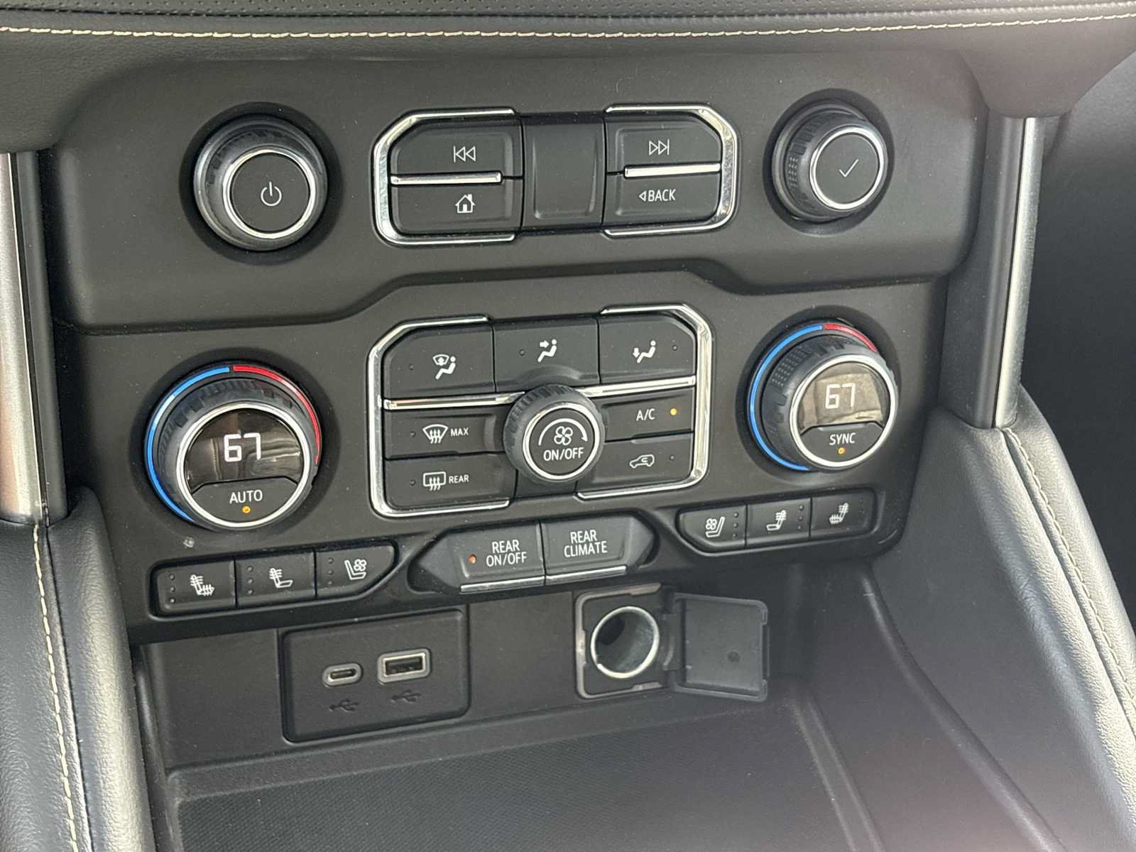 Used 2022 Chevrolet Suburban Premier AWD/4WD image 18