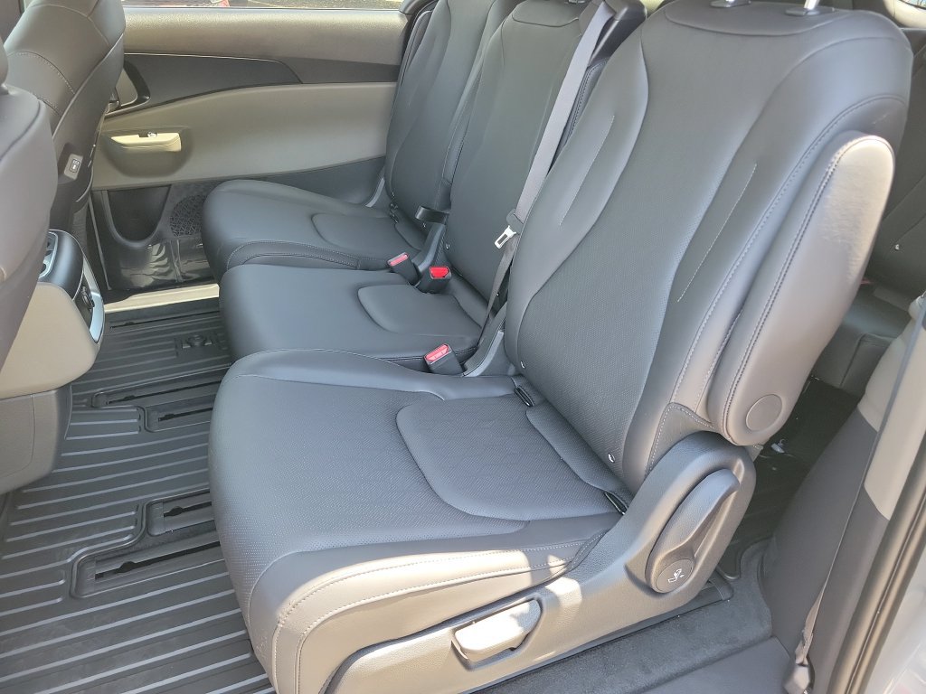 New 2027 Kia Carnival LXS FWD image 15