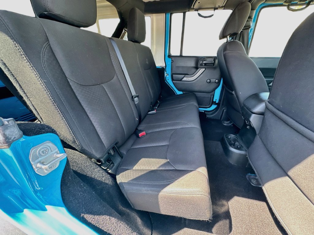 Used 2018 Jeep Wrangler Unlimited Sport w/ Connectivity Group AWD/4WD image 29