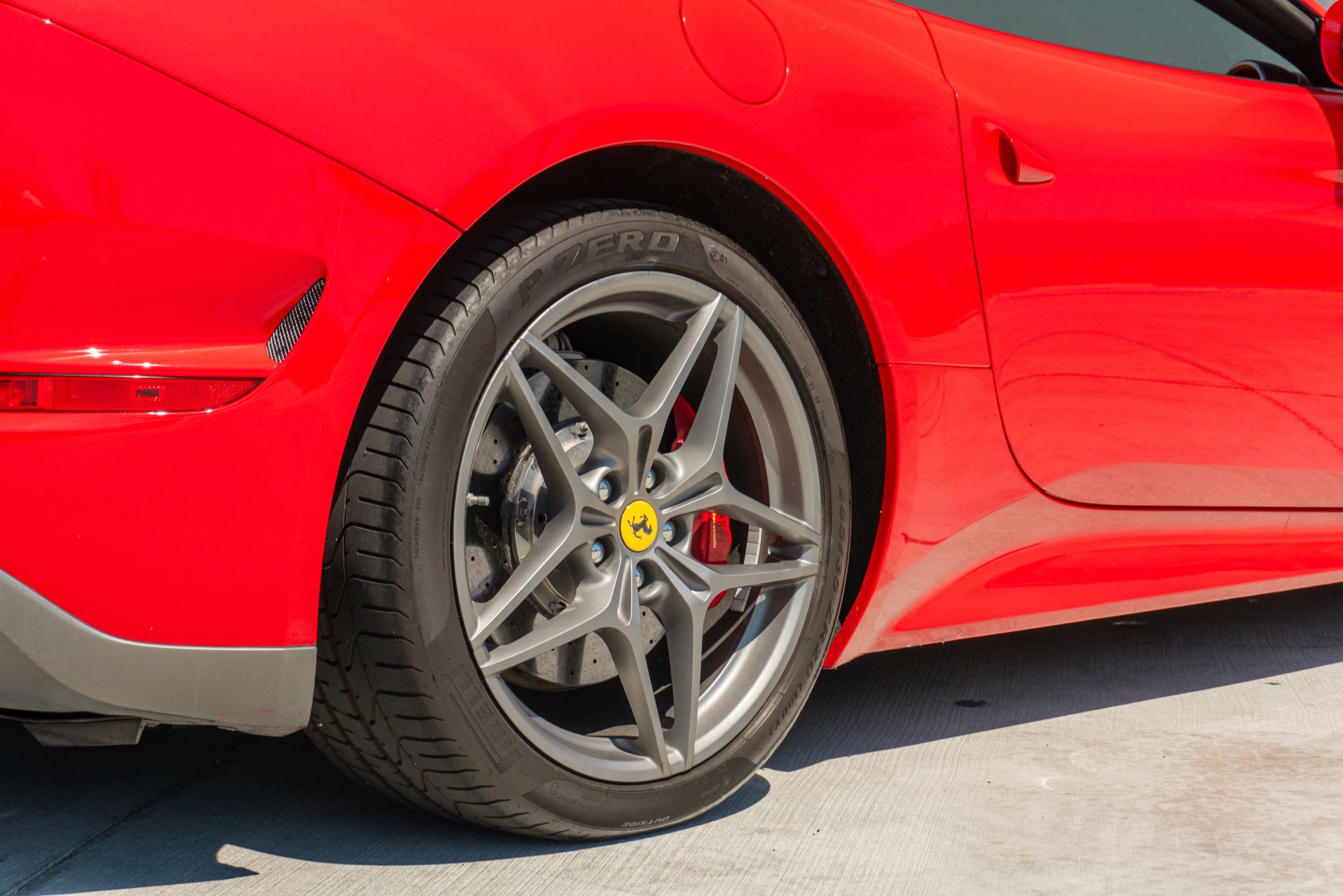 Used 2017 Ferrari California T image 42