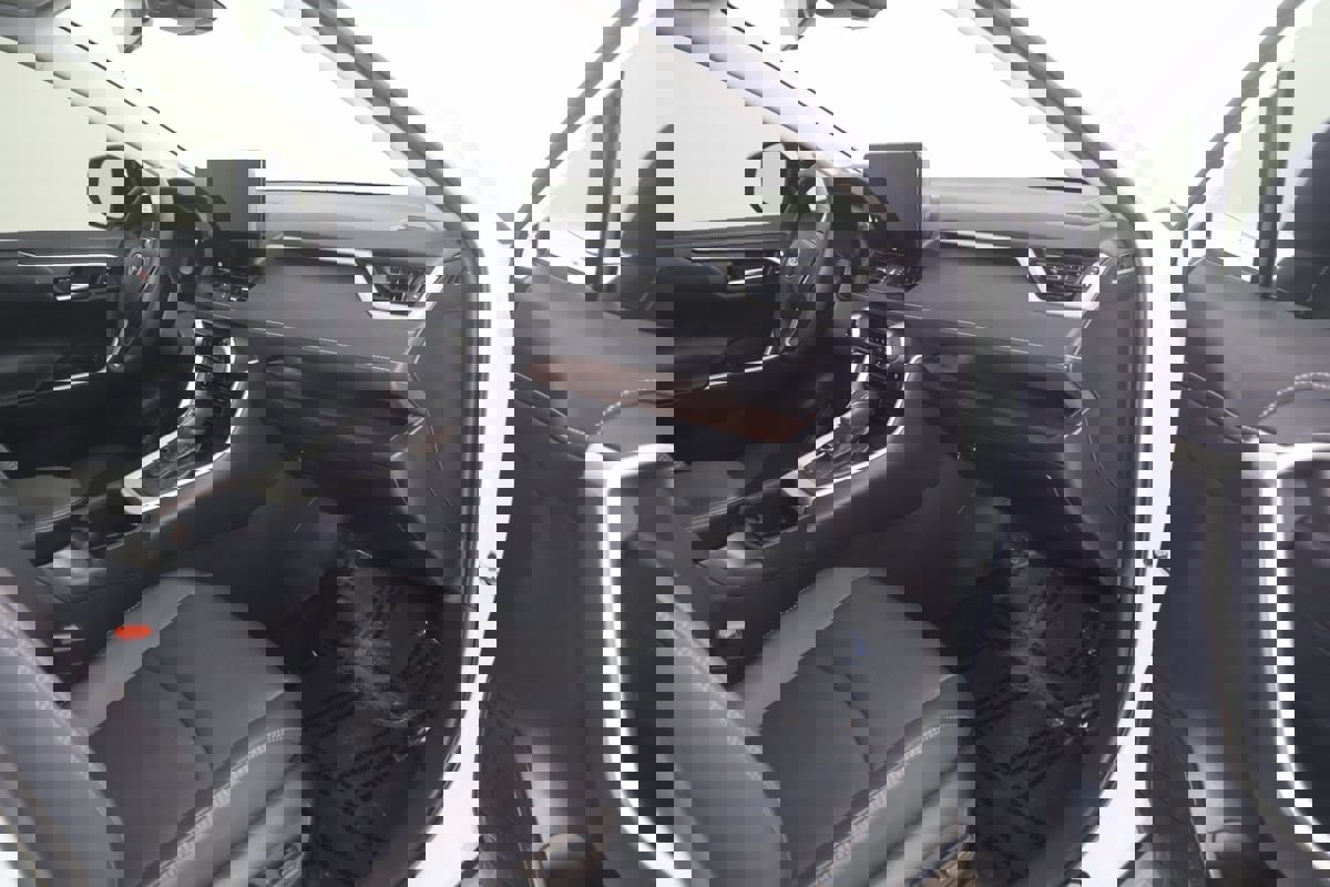 Used 2024 Toyota RAV4 Limited image 37