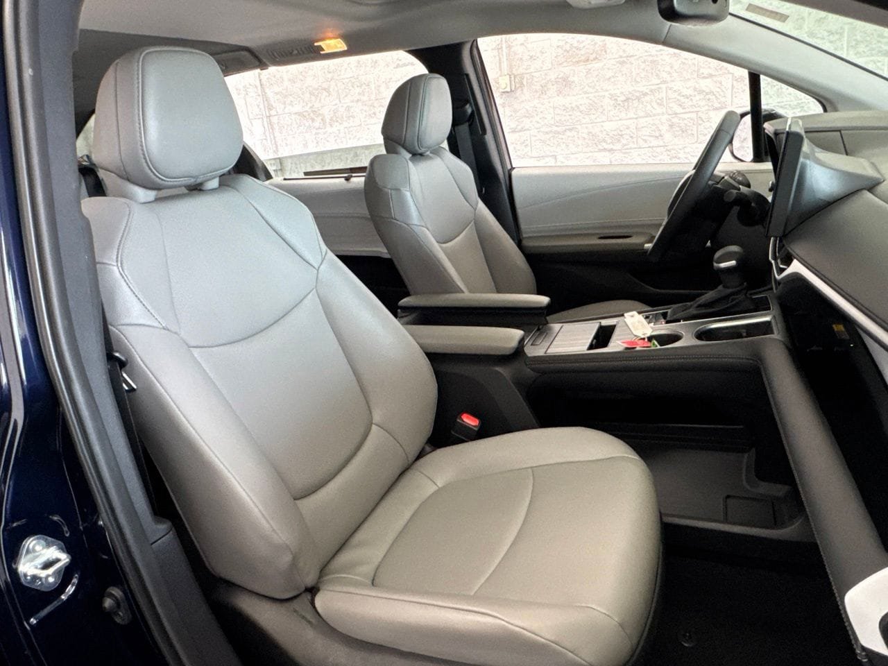 Used 2026 Toyota Sienna XLE FWD image 47