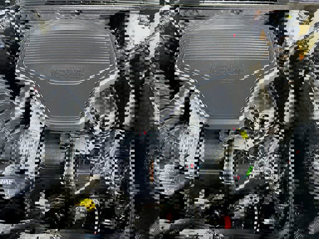 Used 2023 GMC Acadia SLT w/ Preferred Package image 9