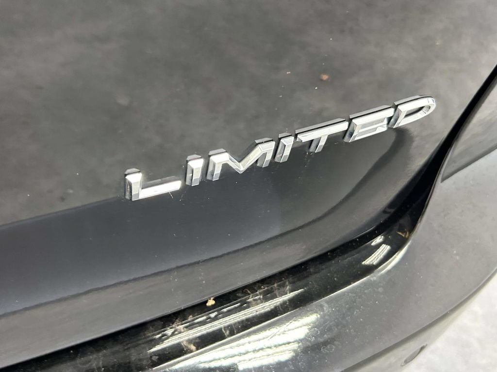 Used 2026 Chrysler Pacifica Limited FWD image 11