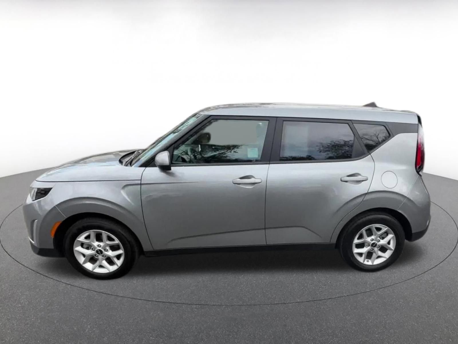 Used 2025 Kia Soul LX w/ LX Technology Package image 9