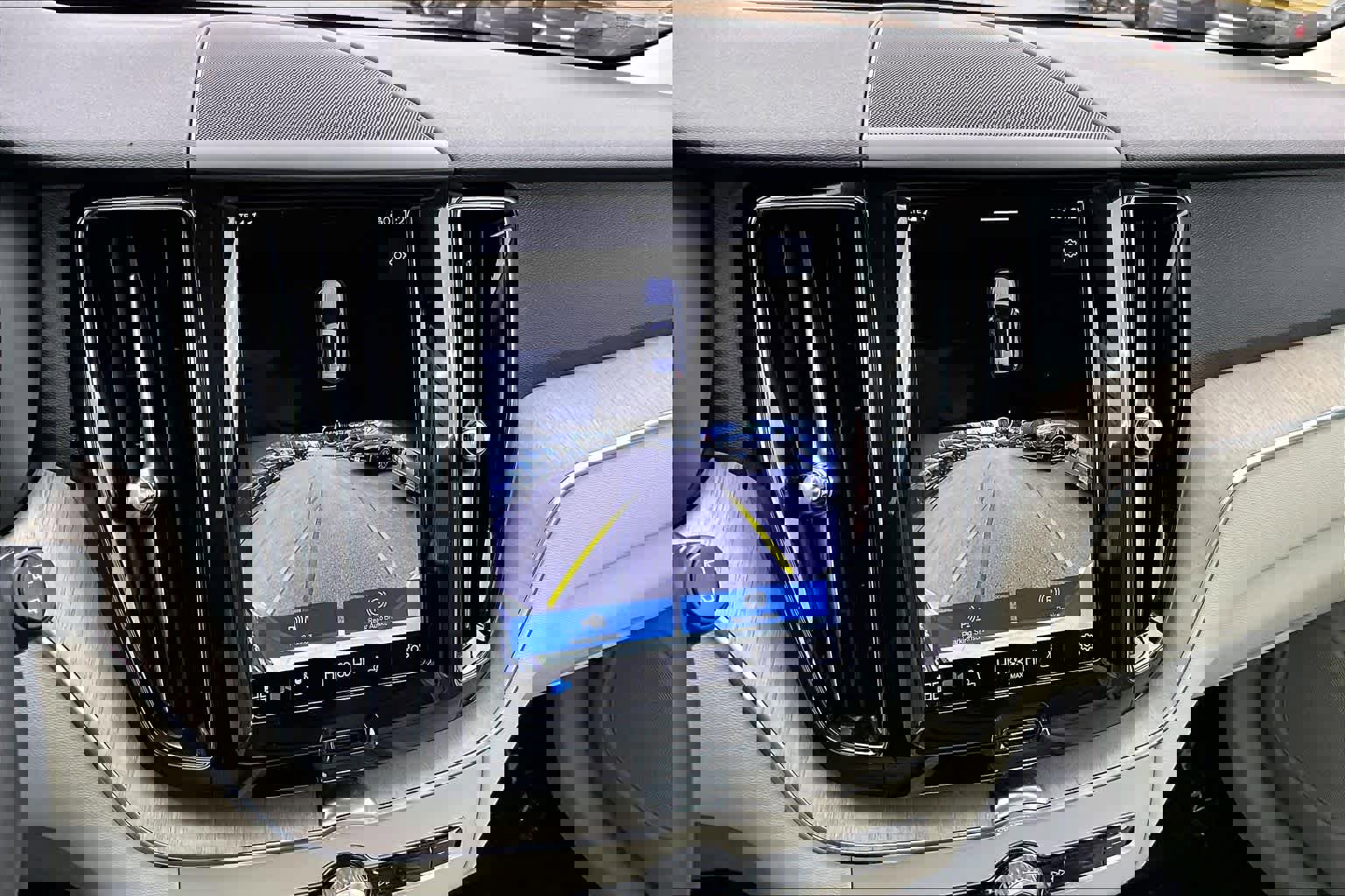 Certified 2023 Volvo XC60 B5 Plus w/ Climate Package image 28