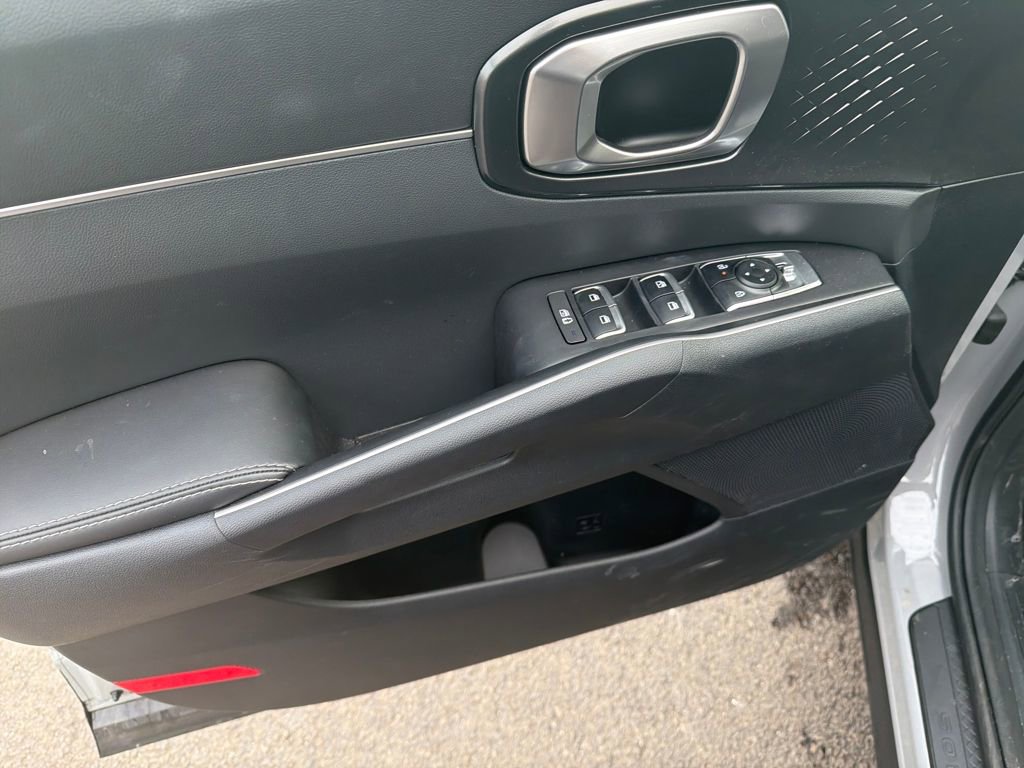 Certified 2025 Kia Sorento S image 13