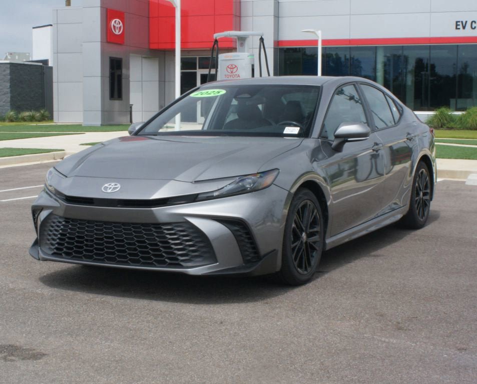 Used 2025 Toyota Camry SE FWD image 23