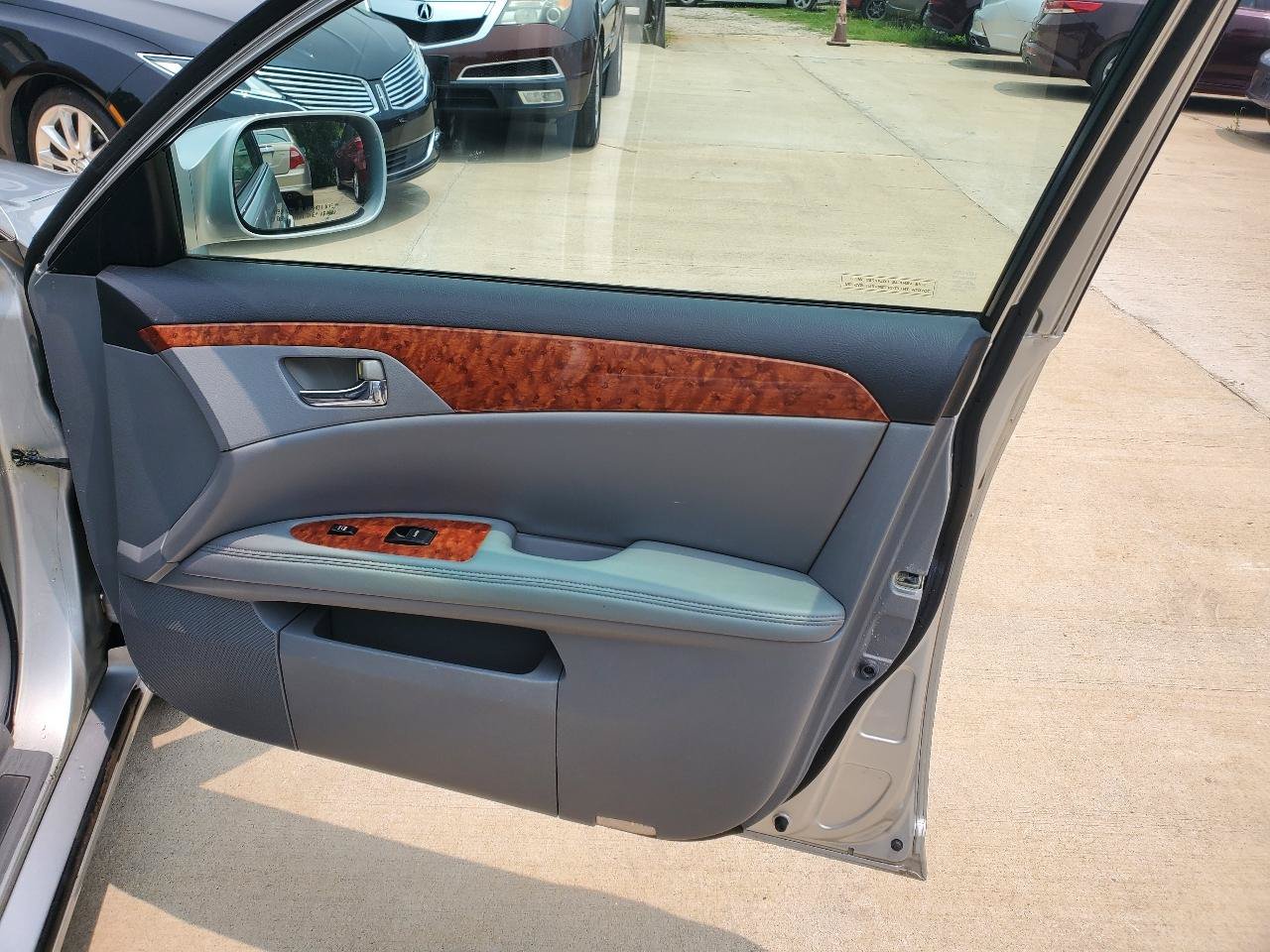 Used 2005 Toyota Avalon XLS FWD image 6