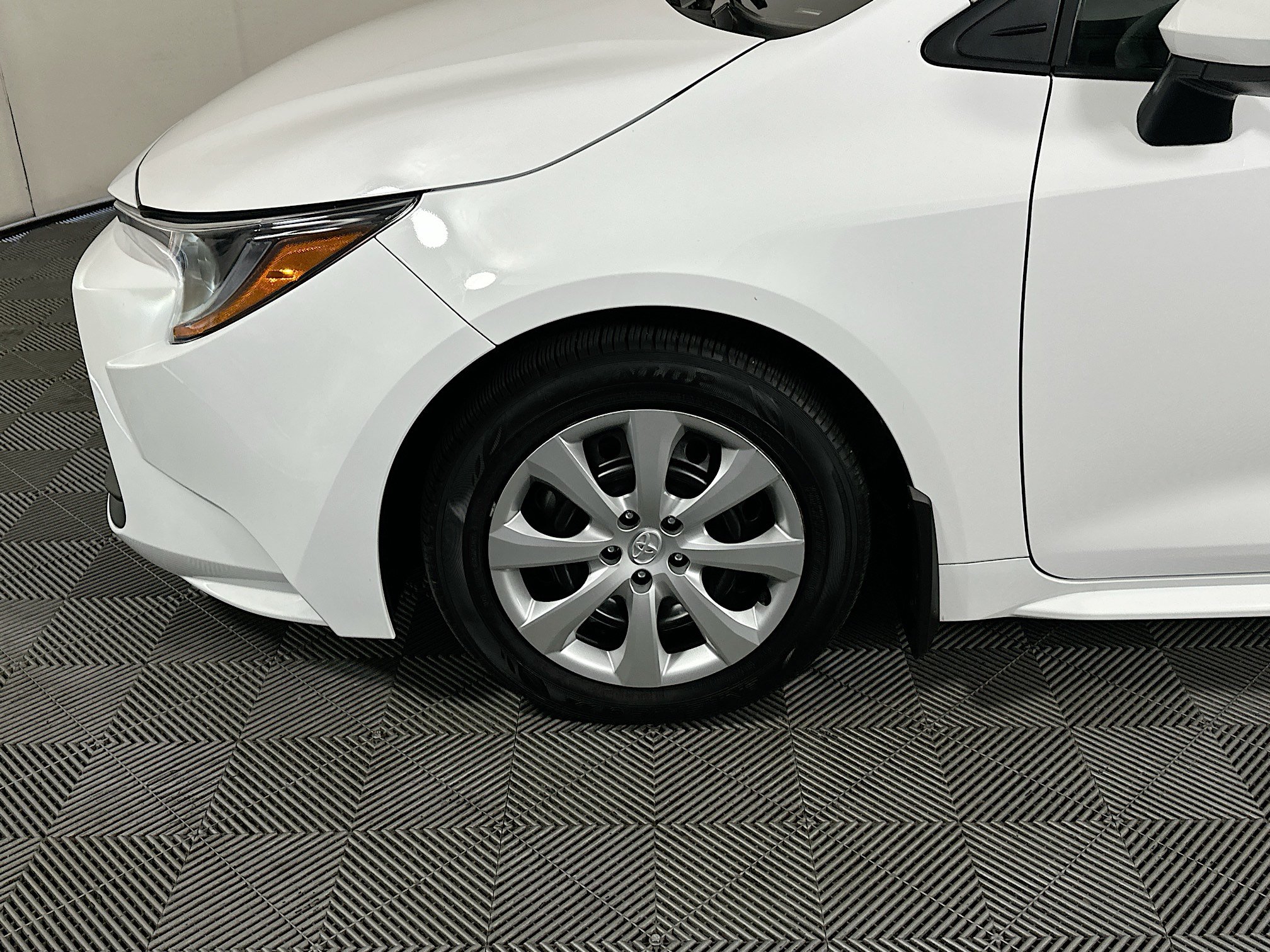 Used 2025 Toyota Corolla LE FWD image 11