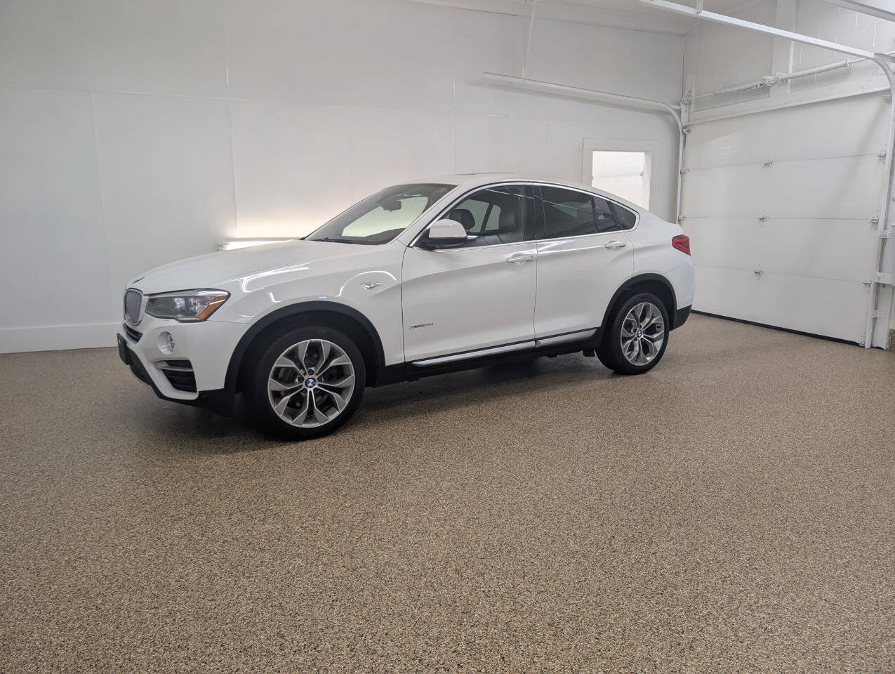 Used 2017 BMW X4 xDrive28i AWD/4WD image 1