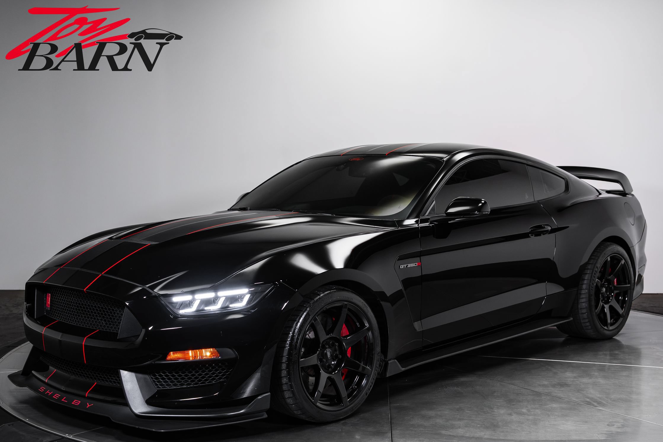 Used 2017 Ford Mustang Shelby GT350R w/ GT350R Equipment Group 920A RWD image 1
