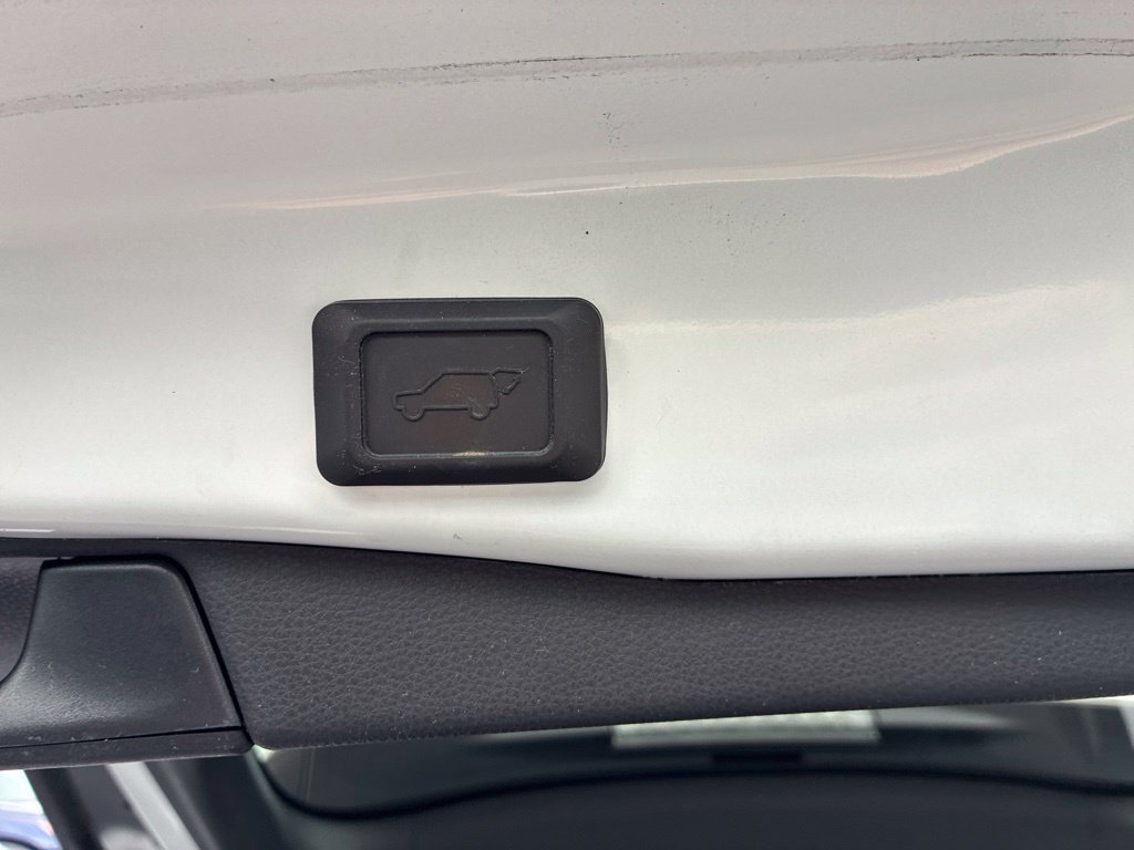 Used 2022 Toyota RAV4 XLE w/ Convenience Package AWD/4WD image 16