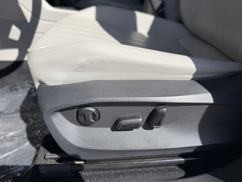 Used 2022 Volkswagen Tiguan SE FWD image 31