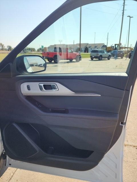Used 2025 Ford Explorer Active image 39