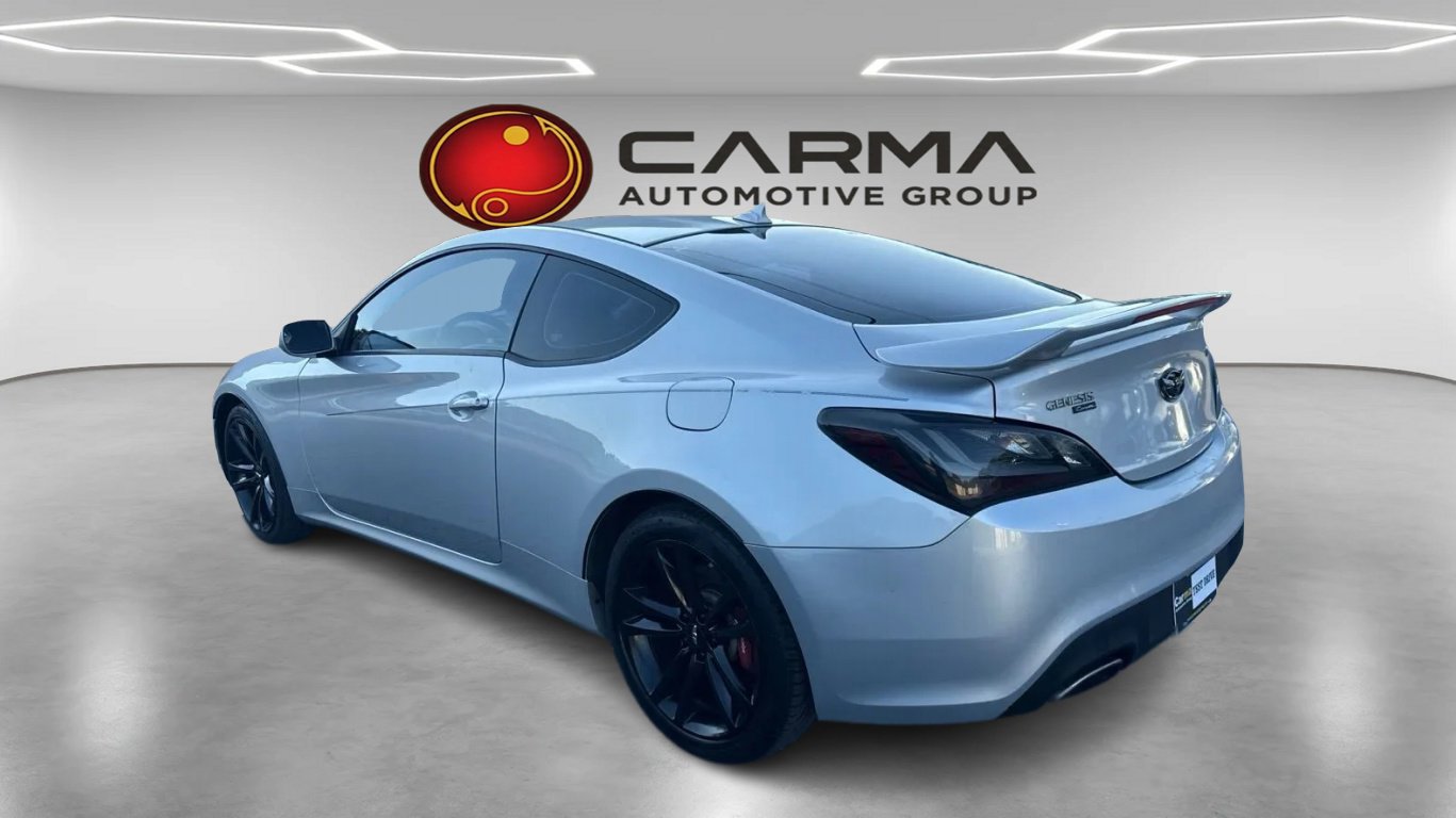 Used 2010 Hyundai Genesis 2.0T RWD image 3