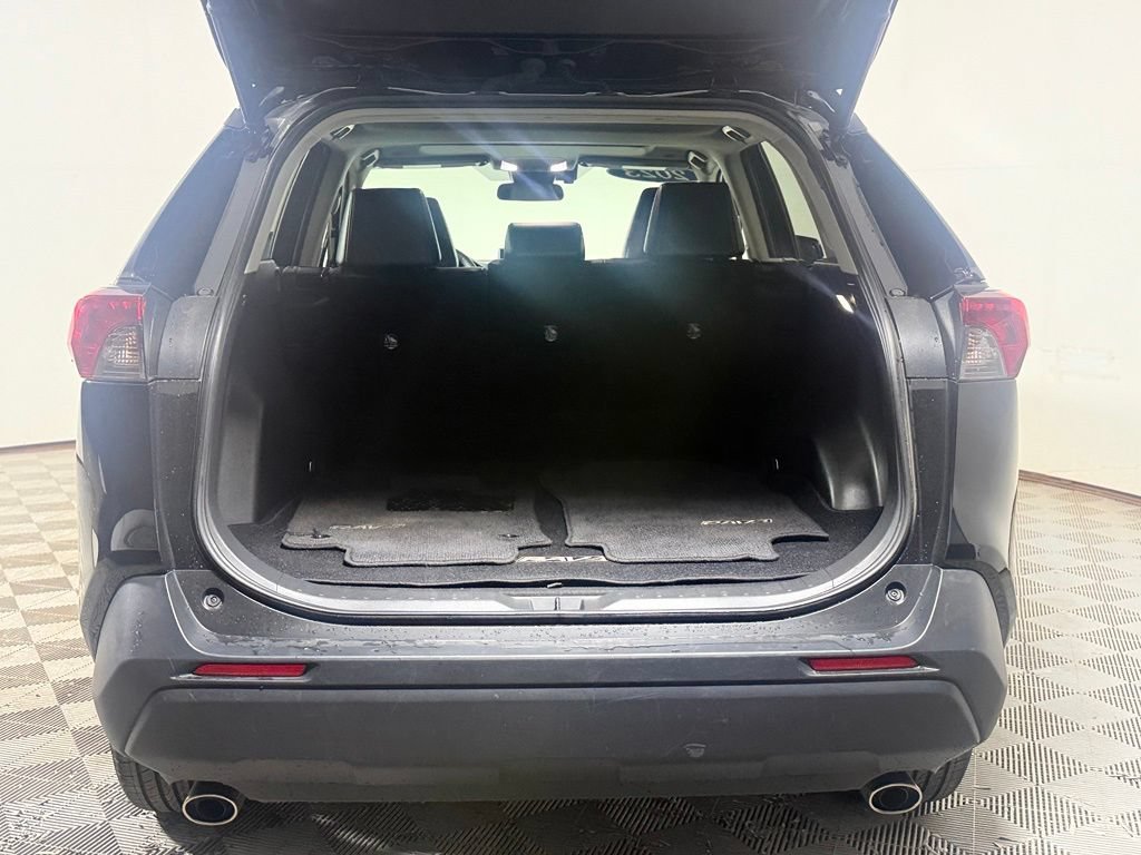 Used 2023 Toyota RAV4 XLE Premium AWD/4WD image 6
