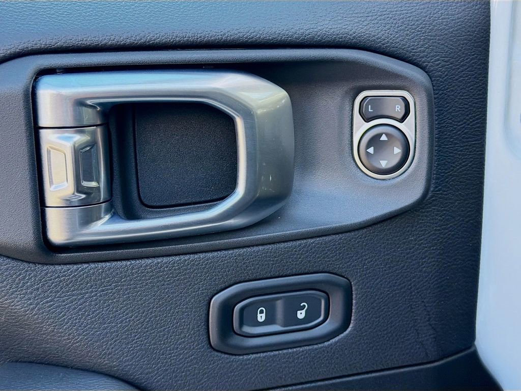 Used 2023 Jeep Gladiator Overland image 24